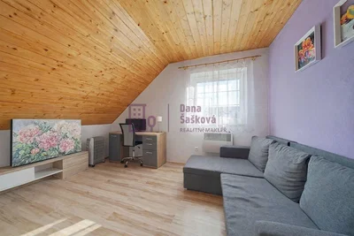 Wohnzimmer; holzboden, tageslicht, moderner stil