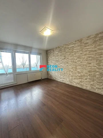 Σαλόνι; ξύλινο πάτωμα, φυσικό φως, θέα
