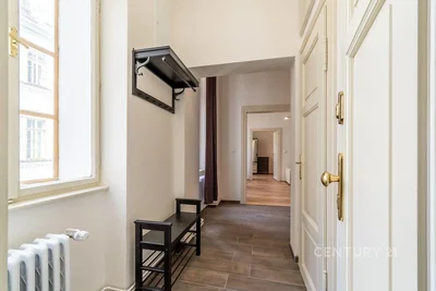Altro; luce naturale, pavimento in legno
