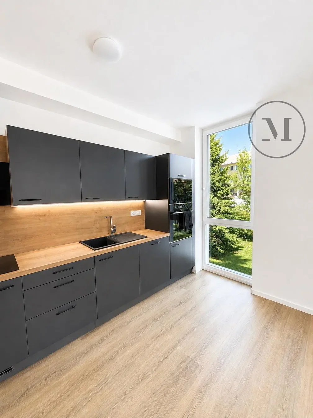 Küche; küchengeräte, blick, tageslicht, moderner stil, renoviert