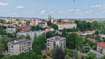 Dům a okolí