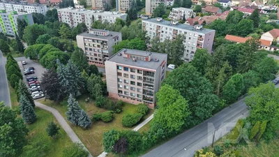 Dům a okolí