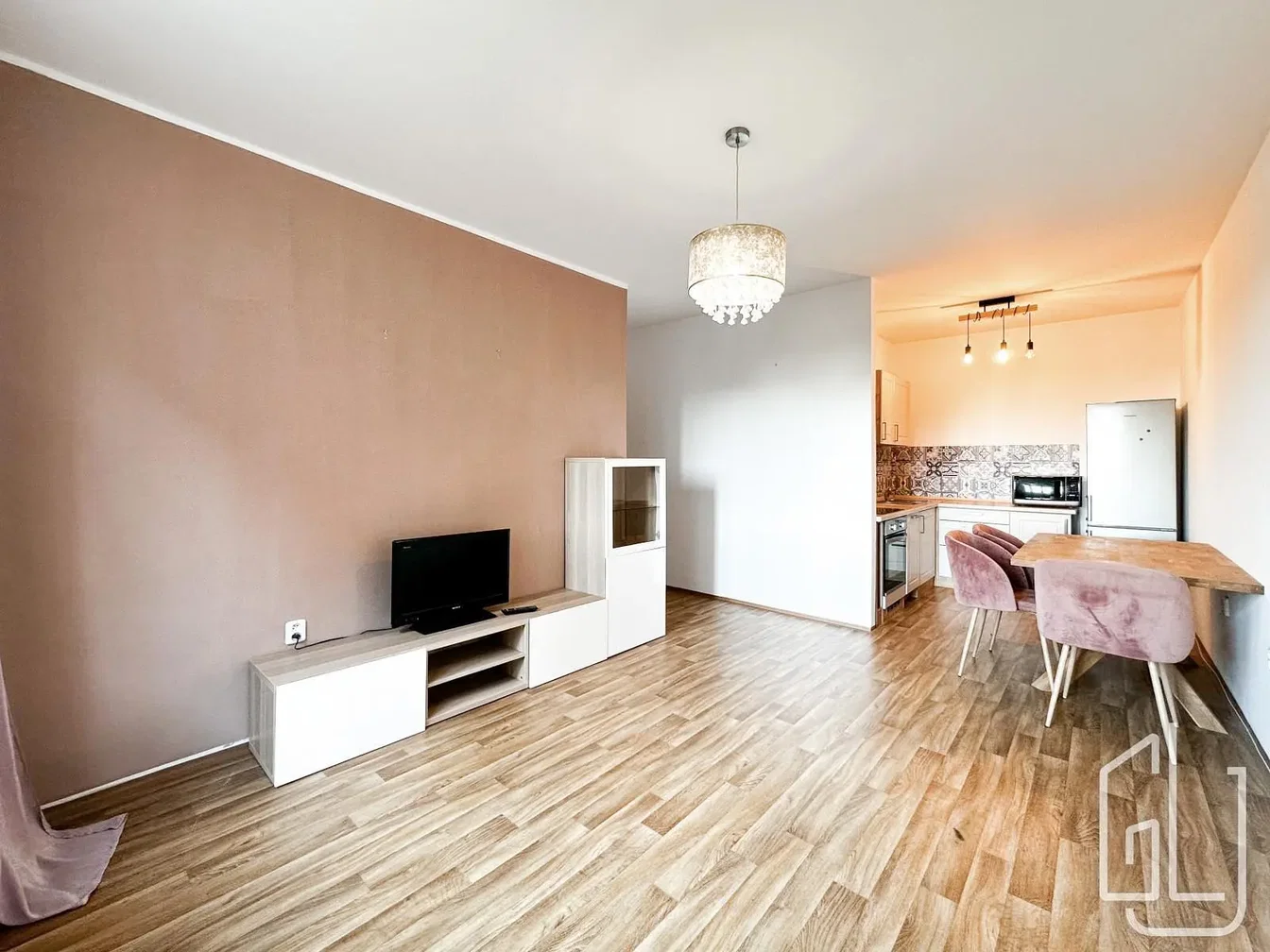 Wohnzimmer; holzboden, tageslicht