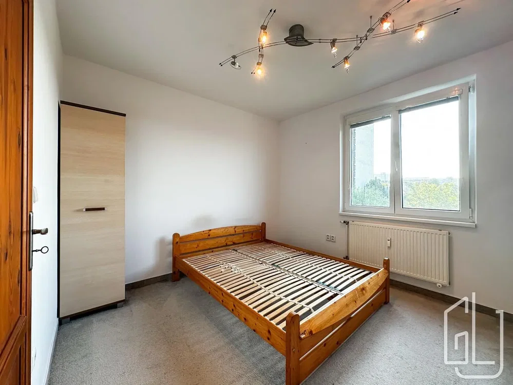 Schlafzimmer; tageslicht, holzboden