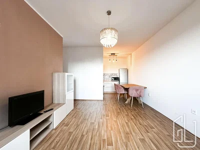 Wohnzimmer; holzboden, tageslicht, moderner stil