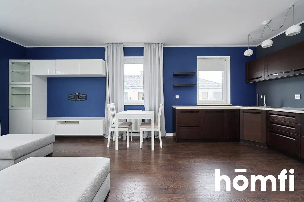 Salón; suelo de madera, luz natural, estilo moderno, electrodomésticos