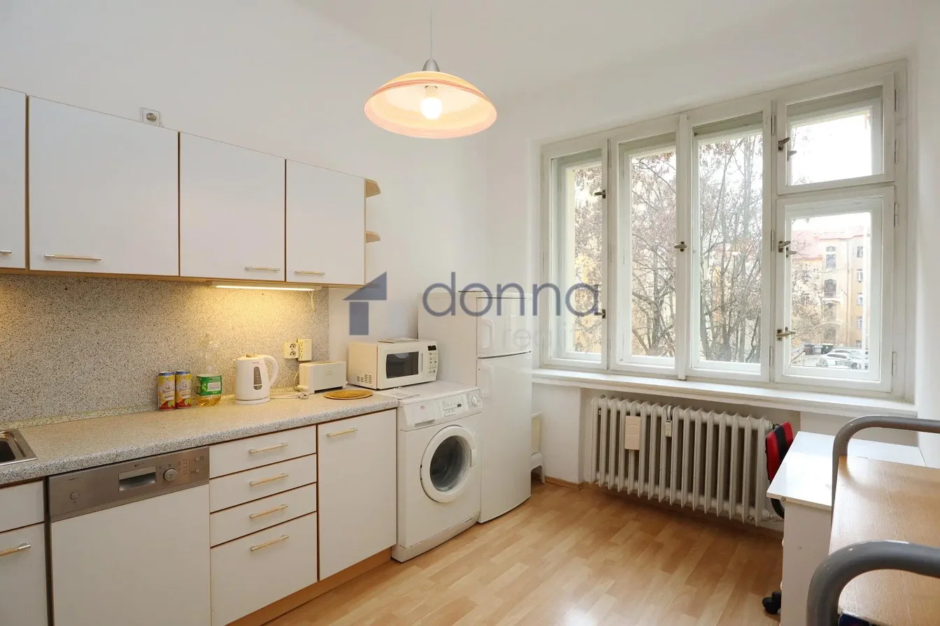 Kitchen; kitchen appliances, wood floor, natural light