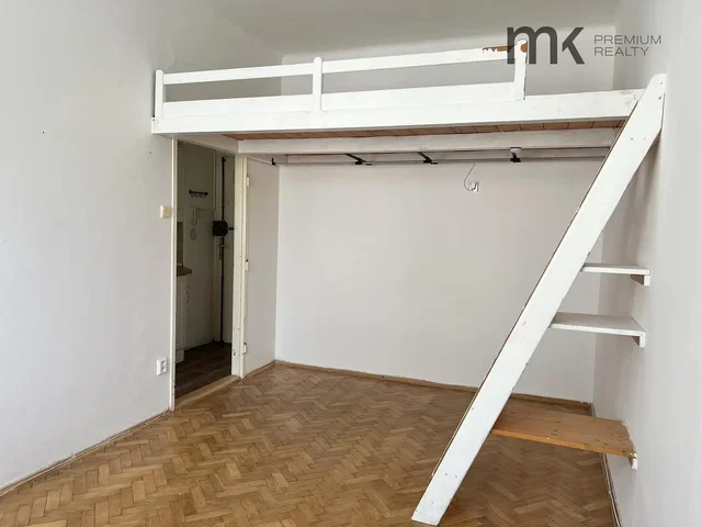 Υπνοδωμάτιο; ξύλινο πάτωμα, φυσικό φως