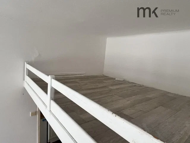 Υπνοδωμάτιο; ξύλινο πάτωμα, χρειάζεται ανακαίνιση