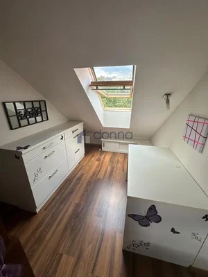 Chambre d'enfant; parquet, lumière naturelle