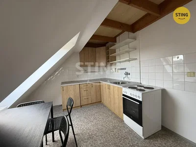 Cuisine; électroménager, poutres en bois, lumière naturelle