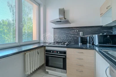 Кухиња; кухињски апарати, поглед, природно светло, плочице