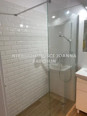 Koupelna; dlažba, po rekonstrukci, přirozené světlo