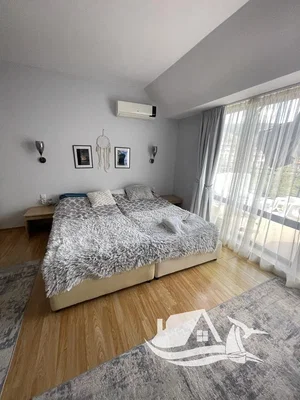 Chambre; lumière naturelle, parquet