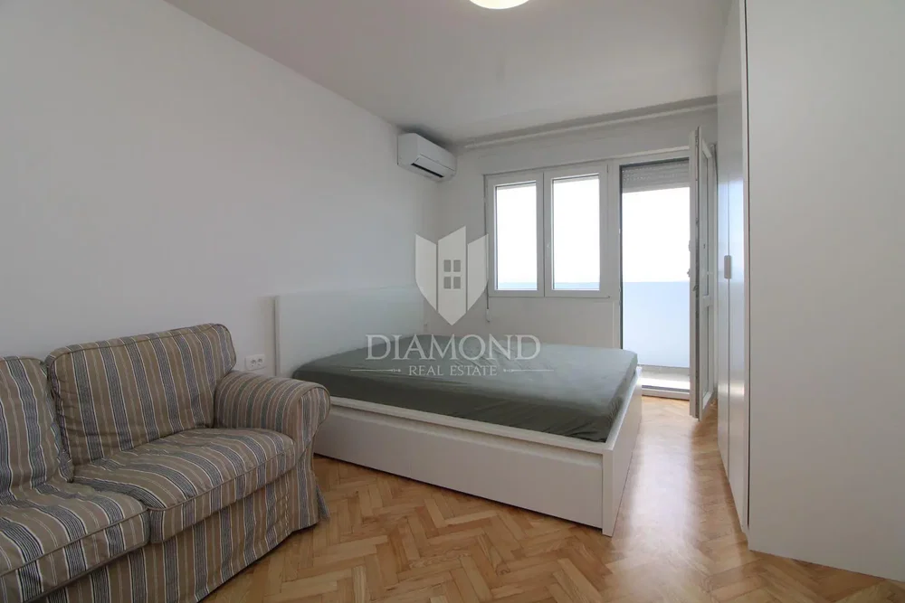 Chambre; parquet, lumière naturelle