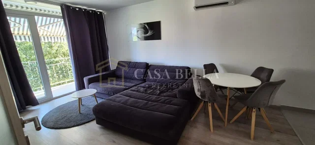 Dnevna soba; prirodno svjetlo, pločice