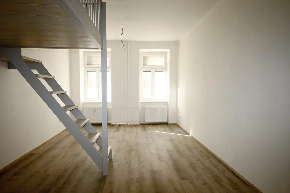 Sonstiges; holzboden, tageslicht