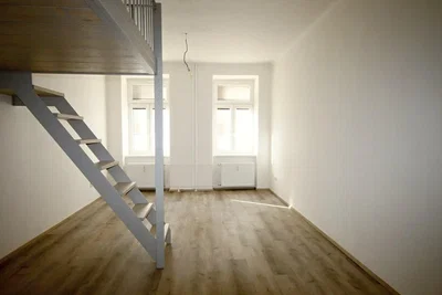 Sonstiges; holzboden, tageslicht