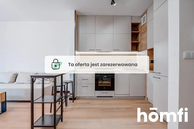 Dnevni boravak; kućanski aparati, prirodna svjetlost, moderan stil