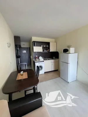 Cocina; electrodomésticos, suelo de baldosas, luz natural