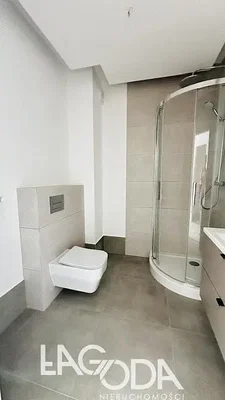 مرحاض; أرضية من البلاط, ضوء طبيعي