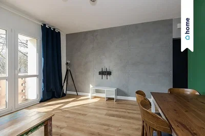 Salon; parquet, lumière naturelle, style moderne