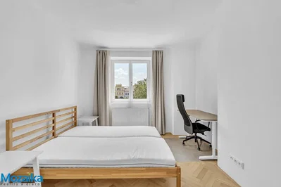 Schlafzimmer; tageslicht, holzboden