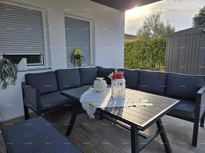 Terraza; luz natural, suelo de madera