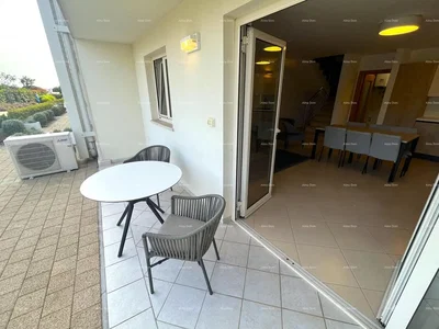 Balcon; carrelage, lumière naturelle, vue