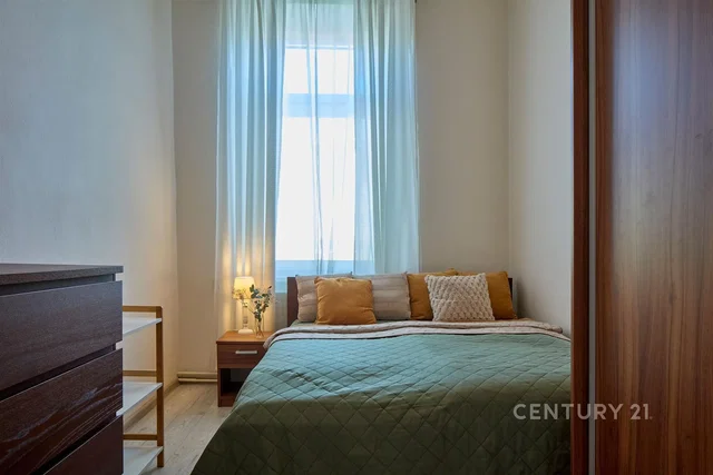 Schlafzimmer; tageslicht, holzboden