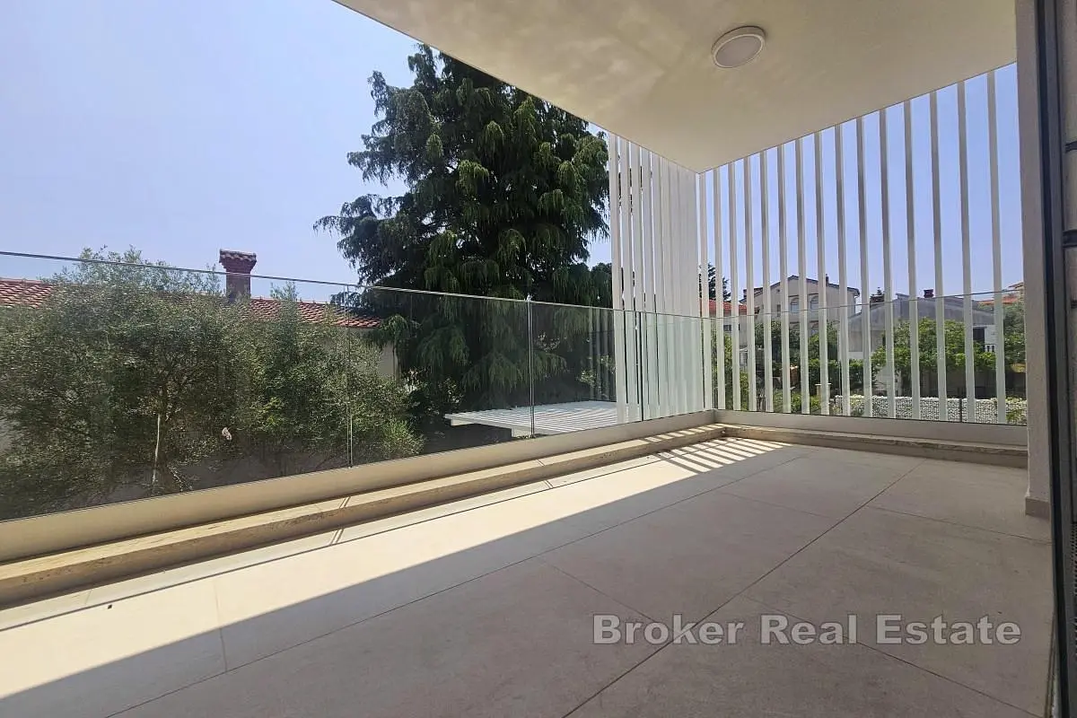 Balkon; výhled, přirozené světlo