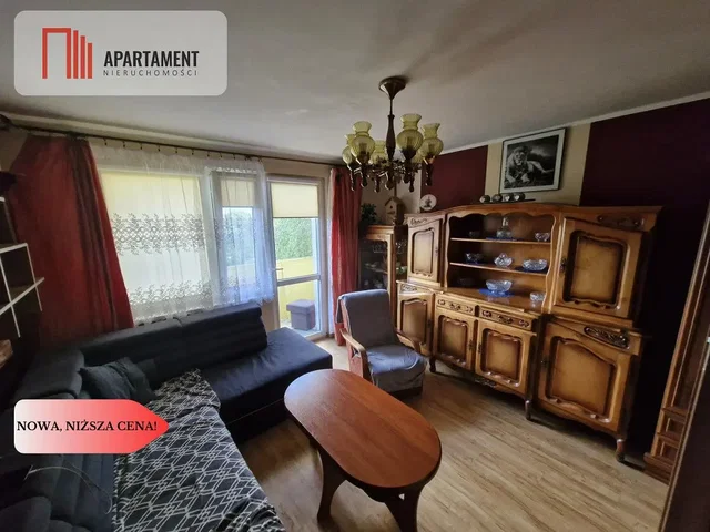 Woonkamer; houten vloer, open haard, natuurlijk licht, rustieke stijl