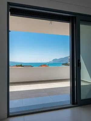 Balkon; pogled, pločice, prirodno svjetlo