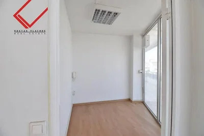 Altro; pavimento in legno, luce naturale