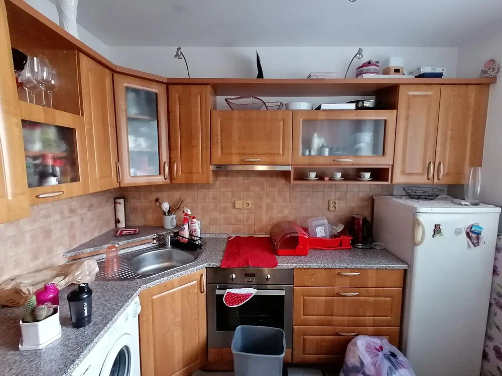 Kuchyňa; kuchynské spotrebiče, dlažba, potrebná rekonštrukcia