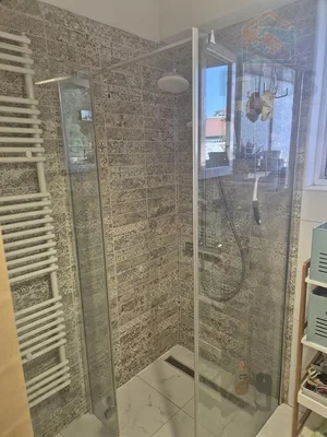 Koupelna; dlažba, přirozené světlo