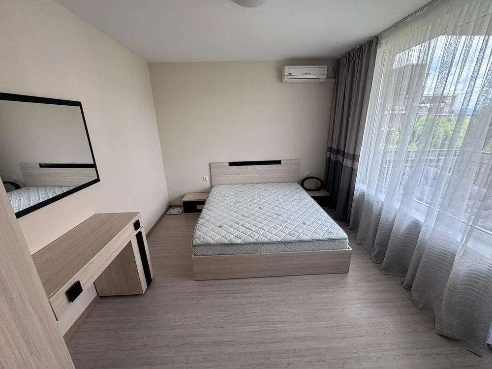 Chambre; lumière naturelle, parquet, rénové
