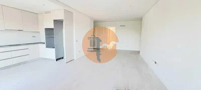 Кухиња; кухињски апарати, потребна реновација, природно светло