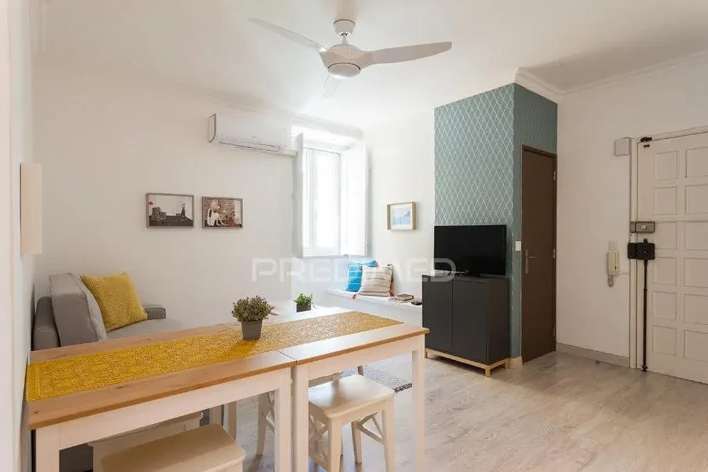 Dnevna soba; prirodno svjetlo, pločice, moderni stil