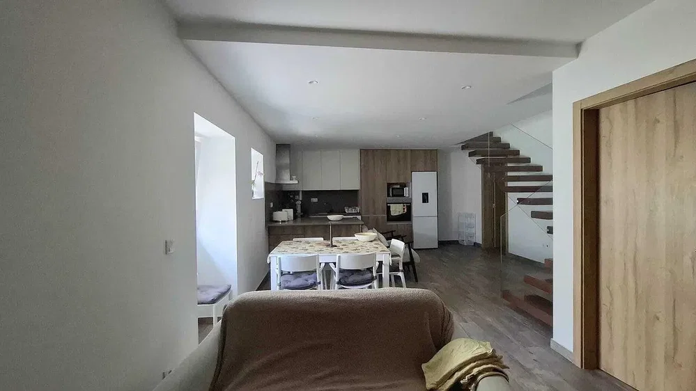 Salon; lumière naturelle, parquet, style moderne