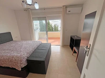 Spavaća soba; prirodna svjetlost, pločice