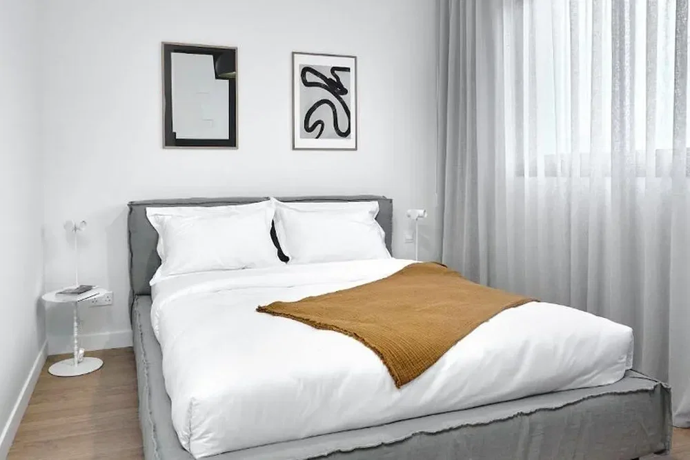 Bedroom; natural light, modern style