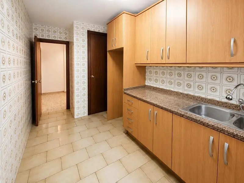 Kuchyně; dlažba, kuchyňské spotřebiče