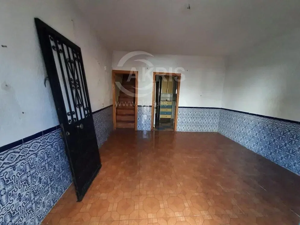 Autre; carrelage, nécessite rénovation