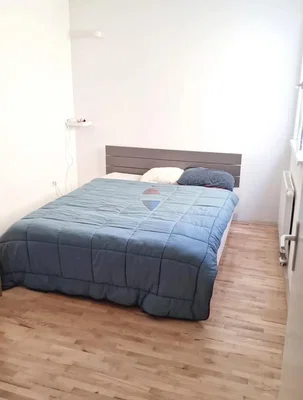 Chambre; parquet, lumière naturelle