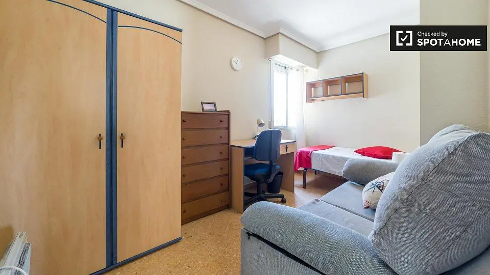 Schlafzimmer; tageslicht, moderner stil