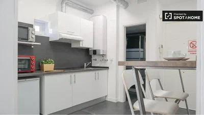Küche; küchengeräte, tageslicht, moderner stil