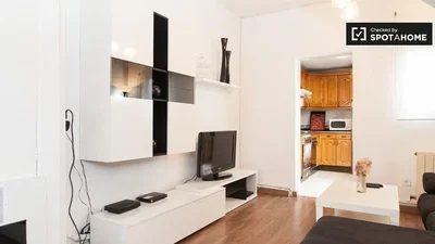 Wohnzimmer; holzboden, tageslicht, moderner stil