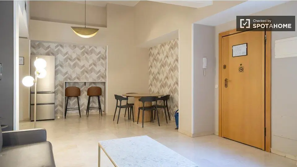 Oturma odası; doğal ışık, modern stil