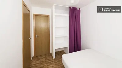 Schlafzimmer; holzboden, tageslicht